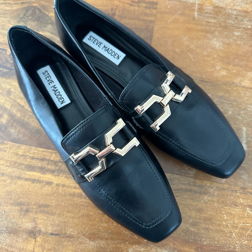 Steve Madden Ryann black loafer gold buckle slide flats ladies size 8